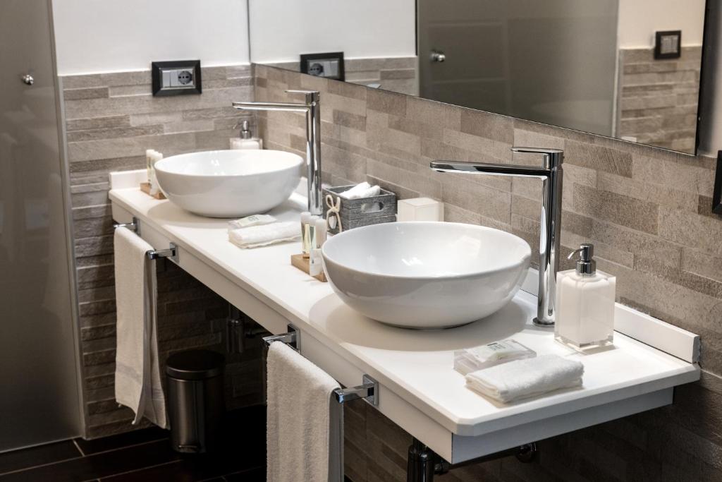 Bathroom Sinks Barcaccia Luxury Suites- Rome Italy